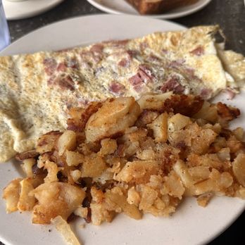 Omega Diner - Diners Near Me - New Hyde Park, New York