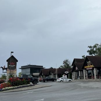 Maple Leaf Place - Specialty Food Near Me - Niagara Falls, Ontario