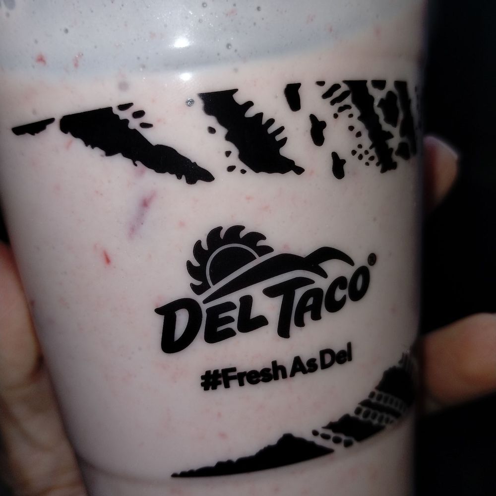 Del Taco - Strawberry shake - Fast Food Near Me - Reno, Nevada