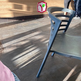 Yogurtland - Dirty fooor - Ice Cream & Frozen Yogurt Near Me - Rialto, California