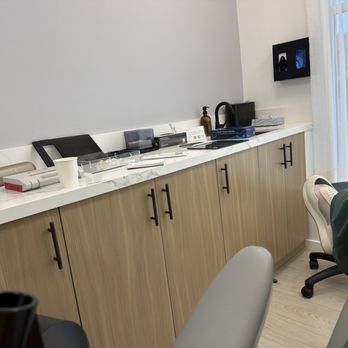 Zavant Aesthetics - Waiting for DR. SIRAKI - Laser Hair Removal Near Me - Burbank, California