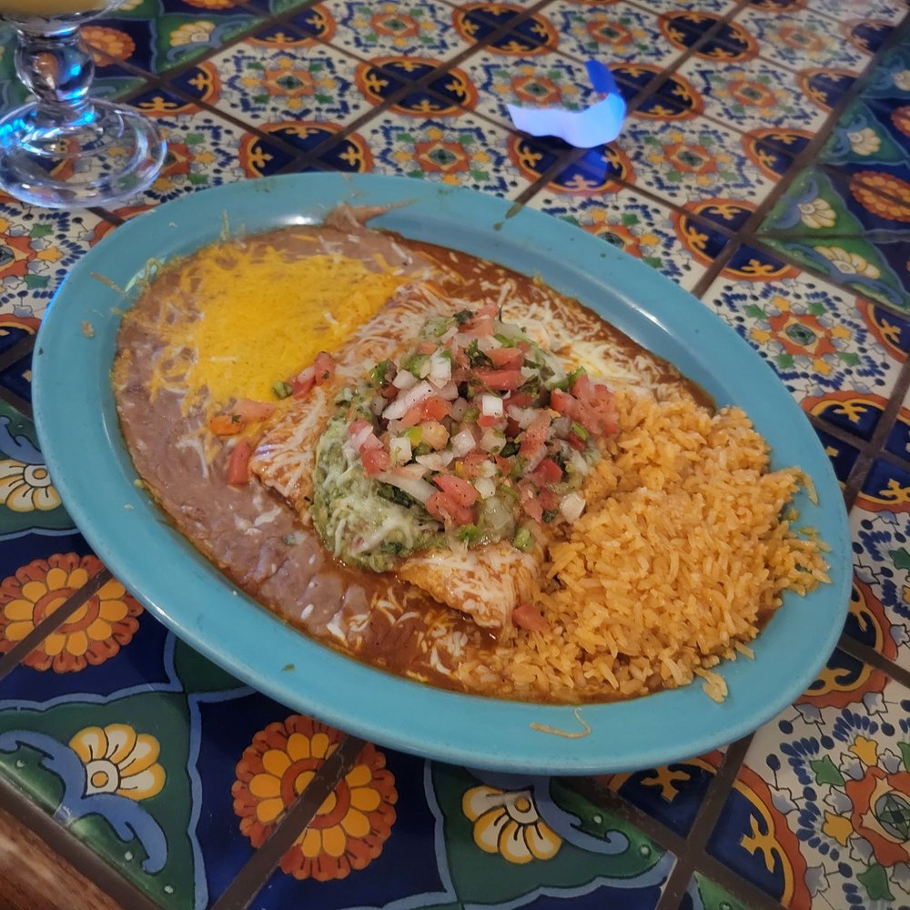 La Costa Restaurant - Enchaladas con guacamole y picadillo (shredded been & pork mix enchaladas with guacamole) - Mexican Near Me - Burien, Washington La Costa Restaurant - Enchaladas con guacamole y picadillo (shredded been & pork mix enchaladas with guacamole) - Mexican Near Me - Burien, Washington