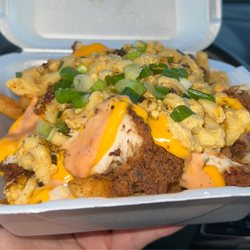 Fat Daddy's Hot Chicken & Waffles - Chicken Cheese Fries with Mac