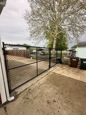 5’ Black Chainlink with bottom-rail
6’ Black Chainlink Double Gate - This project was in north Dayton, I was able to help this landlord secure the yard for his tenants pet.
Had to Core drill into driveway for gate post. 5’ Black Chainlink with bottom-rail
6’ Black Chainlink Double Gate - This project was in north Dayton, I was able to help this landlord secure the yard for his tenants pet.
Had to Core drill into driveway for gate post.