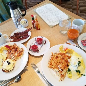 POM Restaurant - Eggs Benedict, seafood omelette - New American Near Me - Indio, California POM Restaurant - Eggs Benedict, seafood omelette - New American Near Me - Indio, California
