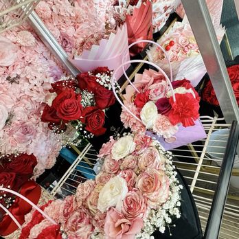 Royal Rose Bouquet - Florists Near Me - Lynwood, California Royal Rose Bouquet - Florists Near Me - Lynwood, California