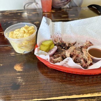 Smoke'N Ash BBQ - 1/2lbs of Pulled pork and a large side of Macaroni and Cheese - Barbeque Near Me - Arlington, Texas