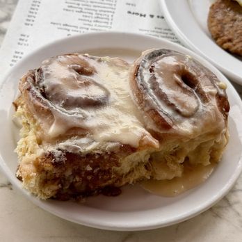 Ann Sather - Cinnamon Rolls - Breakfast & Brunch Near Me - Chicago, Illinois Ann Sather - Cinnamon Rolls - Breakfast & Brunch Near Me - Chicago, Illinois