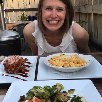 1850 Restaurant - Salmon cakes, mac and cheese were both sooo good! - American Near Me - Mariposa, California