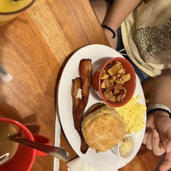 Ruby Slipper Orange Beach - Southern breakfast - Cafes Near Me - Orange Beach, Alabama