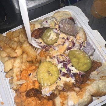 Gordos Hot Chicken - "Sandwich Cambo" - Food Trucks Near Me - Oxnard, California Gordos Hot Chicken - "Sandwich Cambo" - Food Trucks Near Me - Oxnard, California