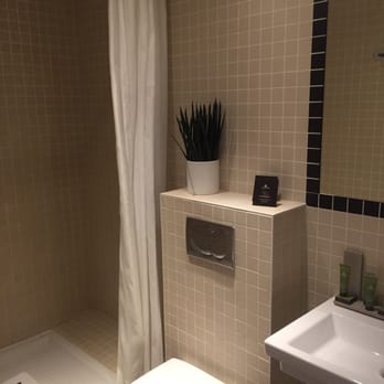 Hôtel Palm Opéra - Guest room w/c - 106 - Hotels Near Me - Paris, 75 Hôtel Palm Opéra - Guest room w/c - 106 - Hotels Near Me - Paris, 75
