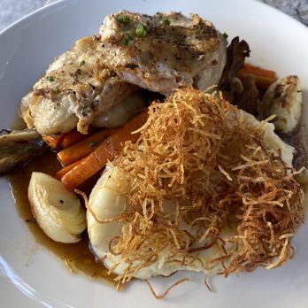 Earls Kitchen + Bar - Ckn and truffle mash! - Cocktail Bars Near Me - Plano, Texas