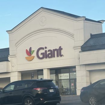 Giant Food - a giant store with a giant sign - Grocery Near Me - Springfield, Virginia Giant Food - a giant store with a giant sign - Grocery Near Me - Springfield, Virginia