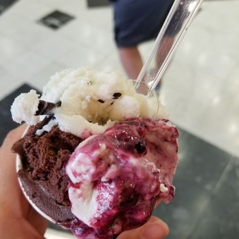 Amorino - stracciatella, chocolate, blueberry cheesecake - Ice Cream & Frozen Yogurt Near Me - Dublin, D