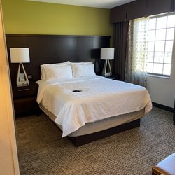 Staybridge Suites Eau Claire - Altoona - Queen bed