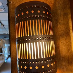 DAHL ELECTRIC SUPPLY - Light fixture