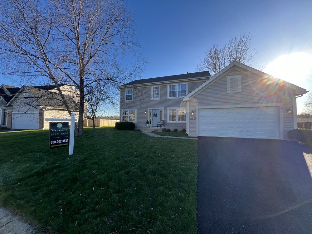 SARAH GOSS SOUTHWESTERN REAL ESTATE Updated May 2024 12 Photos