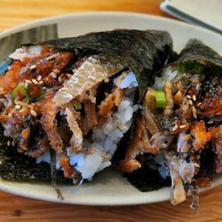 National's Cafe - Salmon skin hand roll