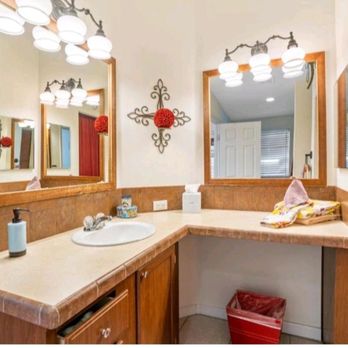 Sirena Vineyard Resort - Master bath - Wineries Near Me - Paso Robles, California Sirena Vineyard Resort - Master bath - Wineries Near Me - Paso Robles, California
