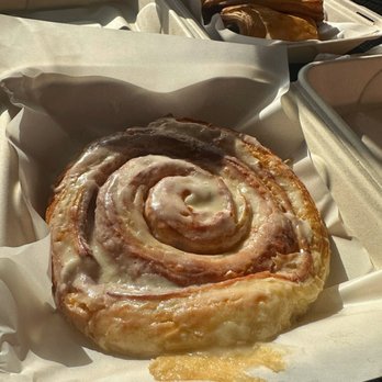 Papi’s Ohana - Cinnamon roll - Pizza Near Me - Lahaina, Hawaii