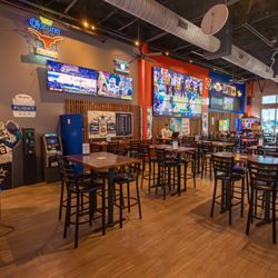 MVPs Bar & Grill - Bar, Dinning