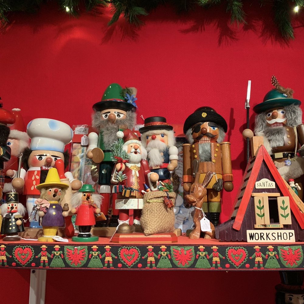 Kristopher Kyer’s “Christmas Corner” - Holiday Decorations Near Me - Pasadena, California Kristopher Kyer’s “Christmas Corner” - Holiday Decorations Near Me - Pasadena, California