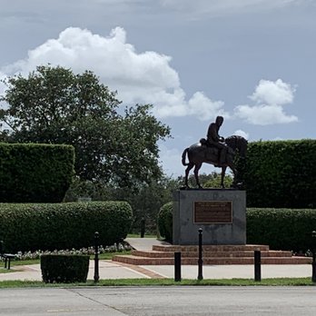 Pine Island Ridge - One of several entrances into the Ridge... - Parks Near Me - Davie, Florida