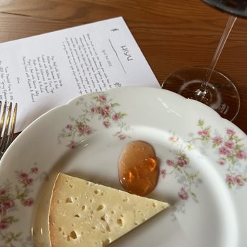 Hiyu Wine Farm - cheese duh - Wine Tasting Room Near Me - Hood River, Oregon Hiyu Wine Farm - cheese duh - Wine Tasting Room Near Me - Hood River, Oregon