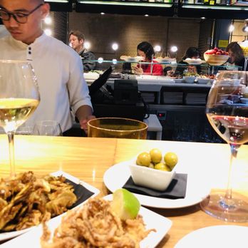 Vinitus - Olives, calamari, and fried artichoke! - Tapas Bars Near Me - Barcelona, B Vinitus - Olives, calamari, and fried artichoke! - Tapas Bars Near Me - Barcelona, B