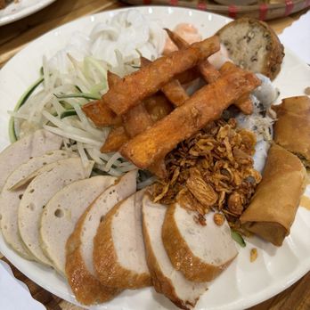 Banh Cuon Thanh Tri - Bánh Cuốn Đặc Biệt - Vietnamese Near Me - Garden Grove, California