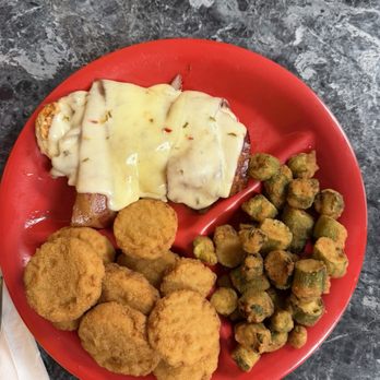 Ca's Diner - Smothered chicken with Squash and okra - Breakfast & Brunch Near Me - Weaverville, North Carolina