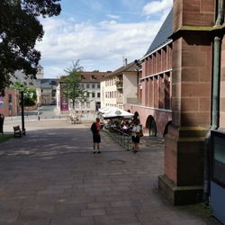 Borgnolo - Domterrasse mit den Sonnenschirmen des Borgnolo