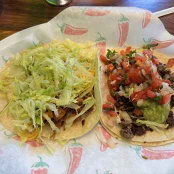 Axel's Taco Shop - Chicken en Achiote taco and Carne Asada taco - Tacos Near Me - Bend, Oregon