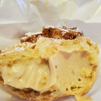Beard Papa's Koreatown - Caramel filling Cream Puff - Desserts Near Me - Los Angeles, California Beard Papa's Koreatown - Caramel filling Cream Puff - Desserts Near Me - Los Angeles, California