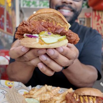 Dave's Hot Chicken - Chicken Shop Near Me - Chesterfield, Missouri