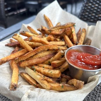 Running Goose - Fries - Gastropubs Near Me - Los Angeles, California