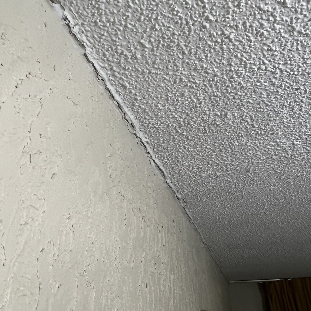 Super 8 by Wyndham Windsor/Madison North - Room looks to be falling apart. - Hotels Near Me - Windsor, Wisconsin