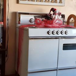 Home Again Gently Used Furniture - They have the coolest vintage oven