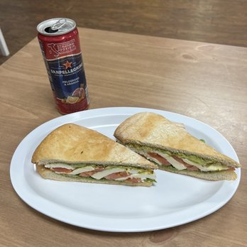 Paramount Cafe - Mozzarella and Tomato Panini with avocado - Cafes Near Me - Arlington, Virginia