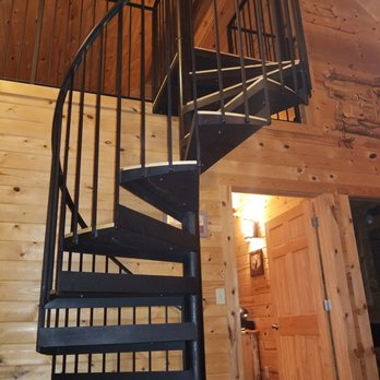 Econo Lodge - Stairs to the upstairs loft bedroom. - Hotels Near Me - Mackinaw City, Michigan