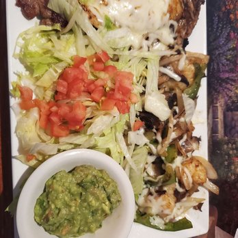 Los Amigos Don Juan - Mar y tierra w/ guacamole (from the guacamole salad) on the side (which i gave to my Mom) - Mexican Near Me - Westland, Michigan