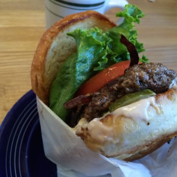 Jongewaard's Bake n Broil - The burgers here actually aren't quite as flavorful as I would have hoped but it'll still hit the spot. - American Near Me - Long Beach, California