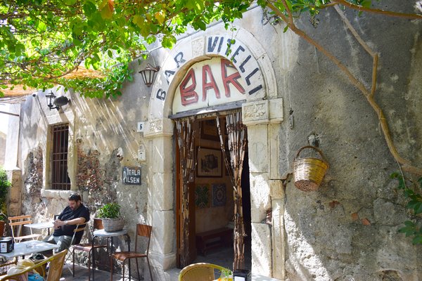 Bar Vitelli by null