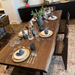 Ridiculously Edible - The dining space.