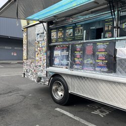 Mi Grullense Taco Truck - Order and wait window