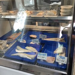 Dorr Lobster Seafood Market - Small fish counter