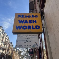 Waschsalon Wash World - Front door