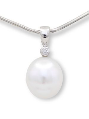 Girls Love Pearls by null