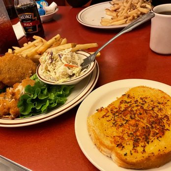 Bob’s Big Boy - Fish and Chips entree - American Near Me - Burbank, California